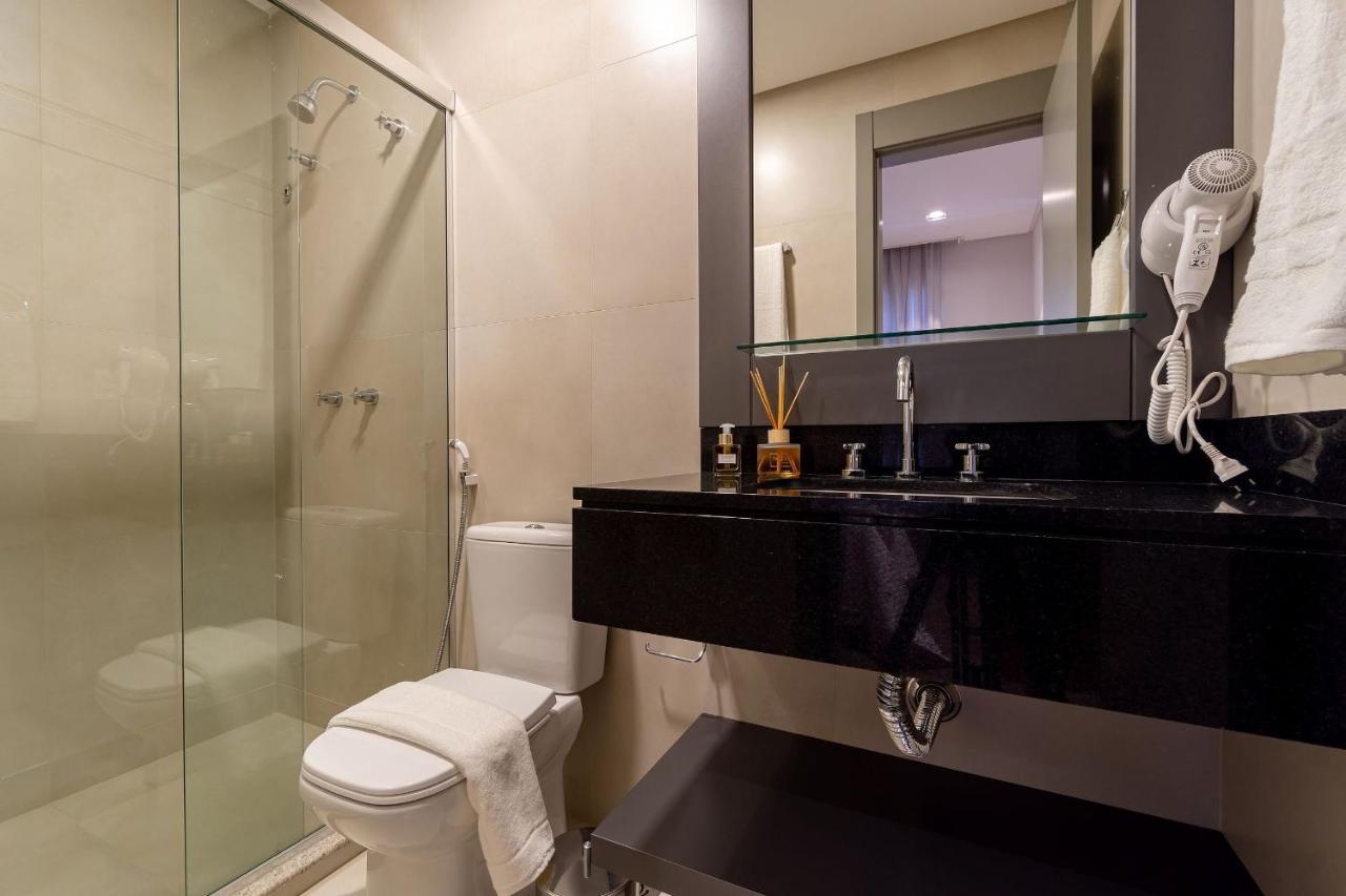 Aion Suites: Luxe Loft with Rooftop Pool Near Beach Bombinhas Exterior photo